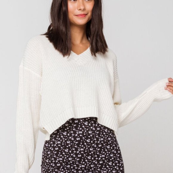 Divided Sweaters - Cropped v neck sweater